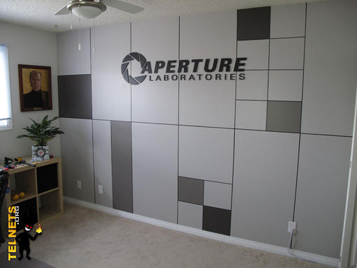 Portal 2 - Фанат превратил свой офис в комнату ожидания Aperture Labs